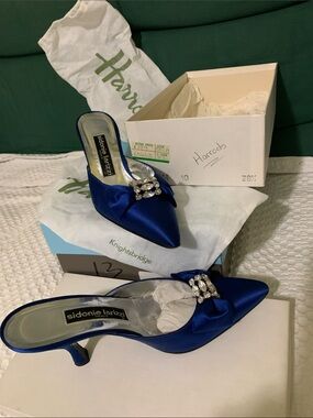 Sidonie Larizzí Harrods 38.5 Royal Blue Satin Pointed Toe Heels Crystal Buckle